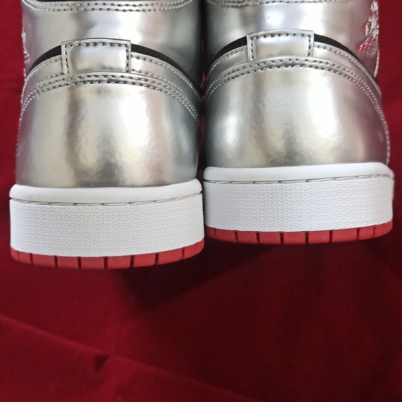 Air Jordan 1 Mid 'Johnny Kilroyy' New with Box.Unused 100 percent OG. - Picture 2 of 14